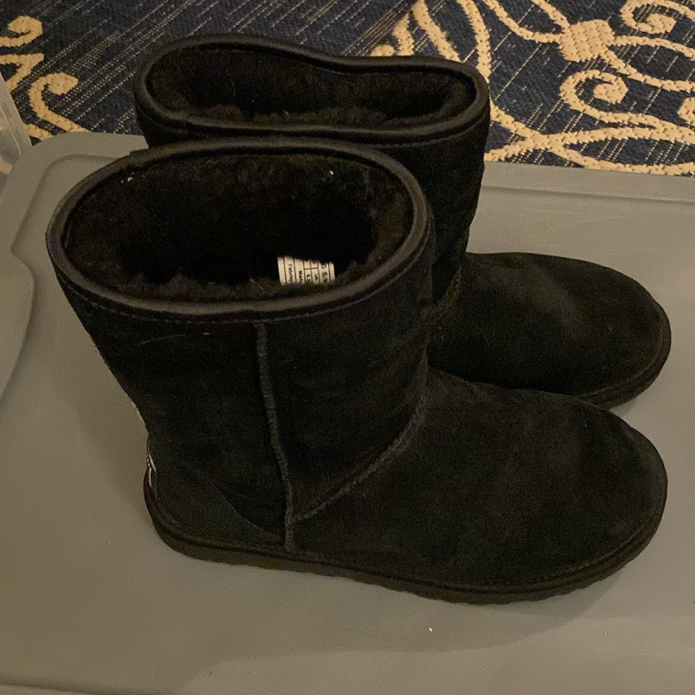 NWOB UGG short boots with rhinestone bows